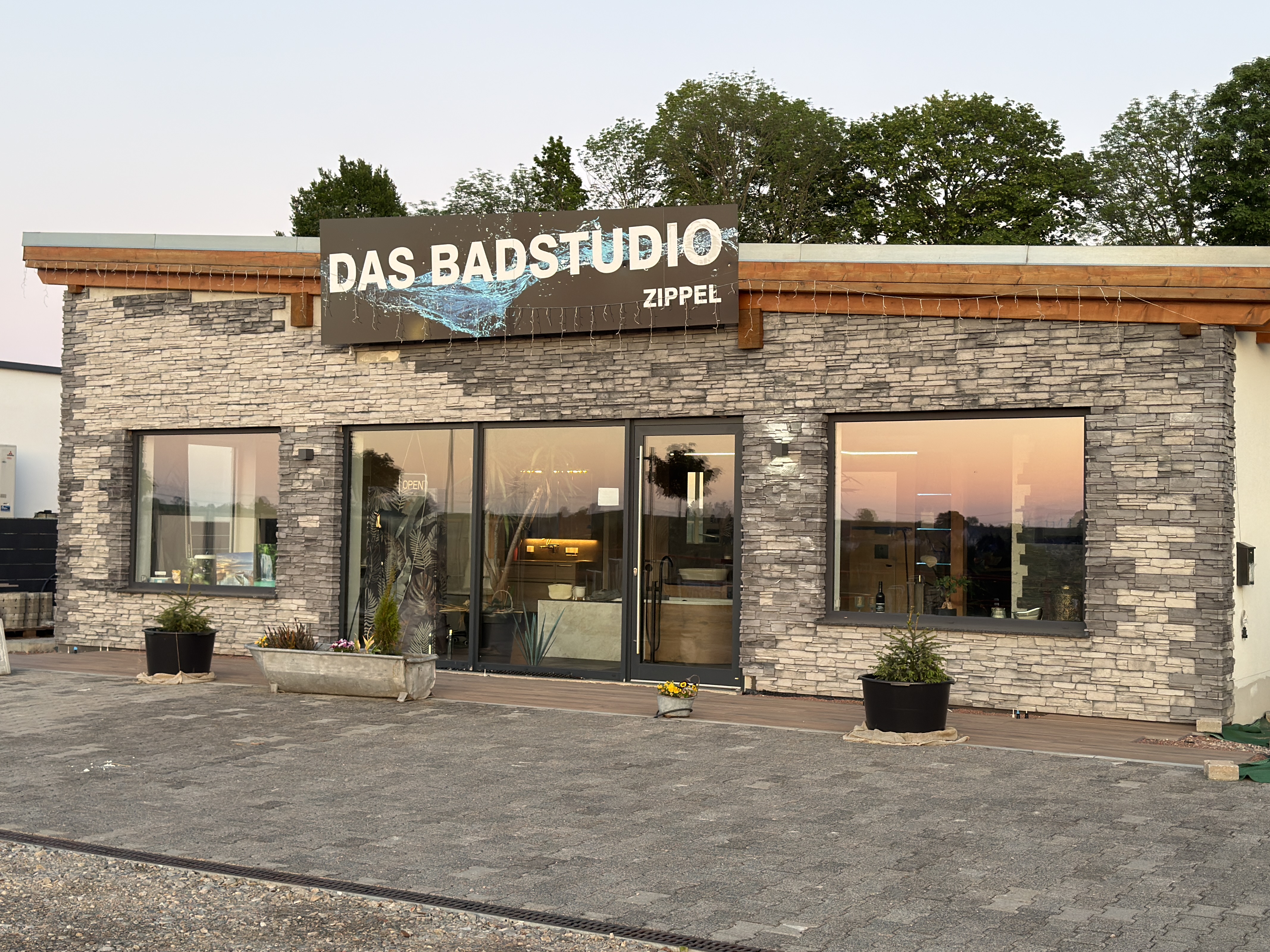 Außenansicht des Badstudios Zippel in Neukirchen